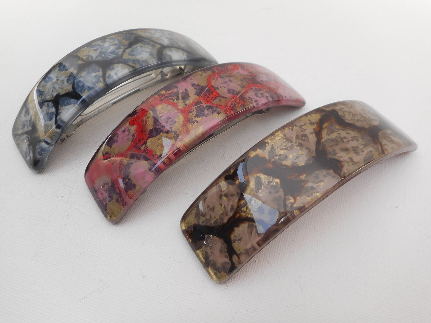 Wide curved barrette