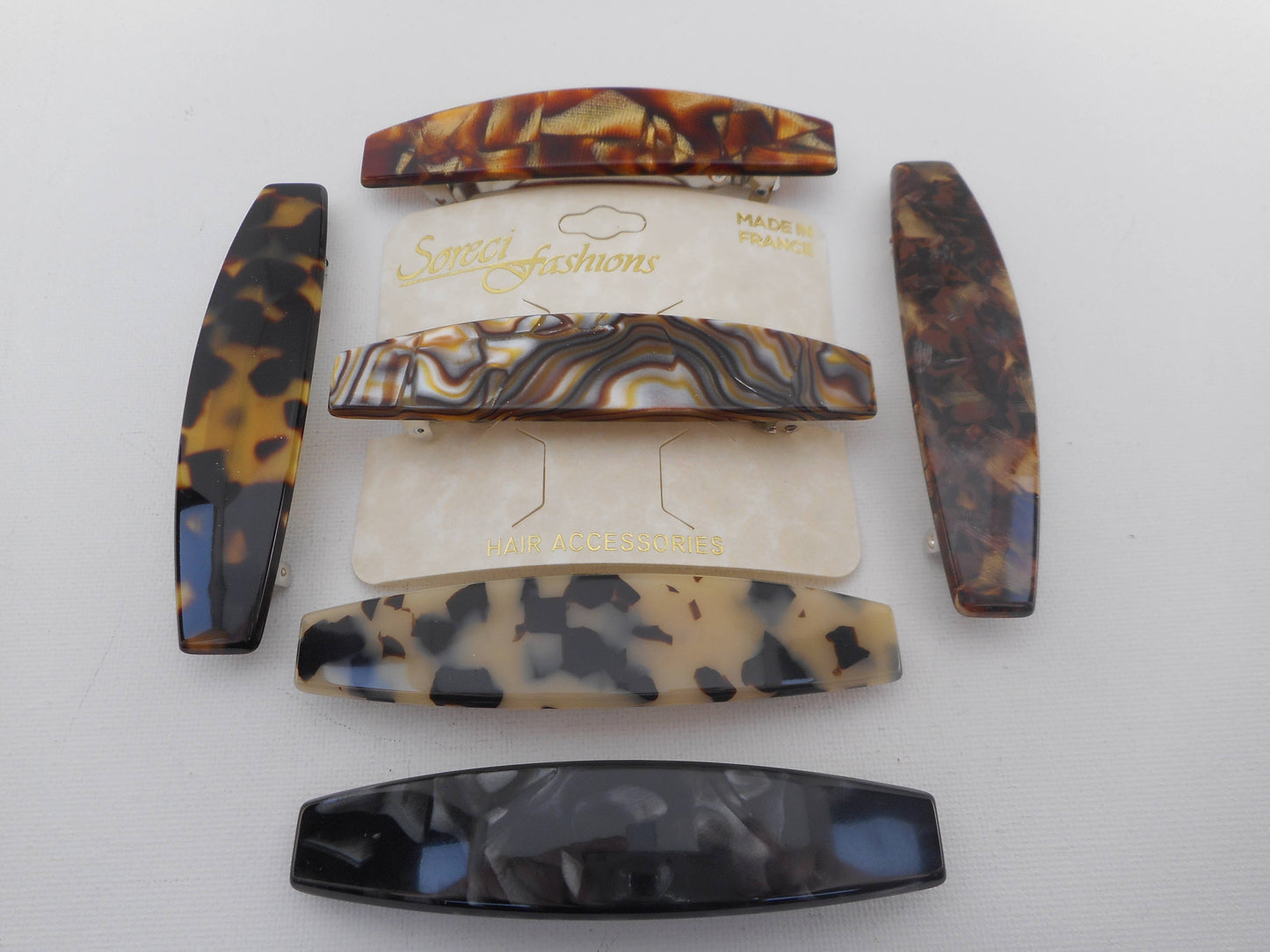Wide middle bar barrette